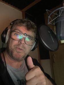 Jo in der Sprecherbox